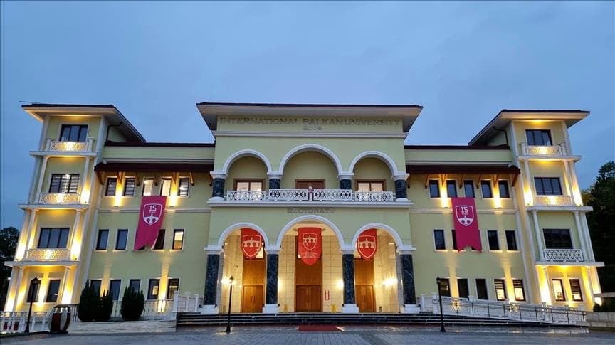 Balkan Üniversitesi kampüs
